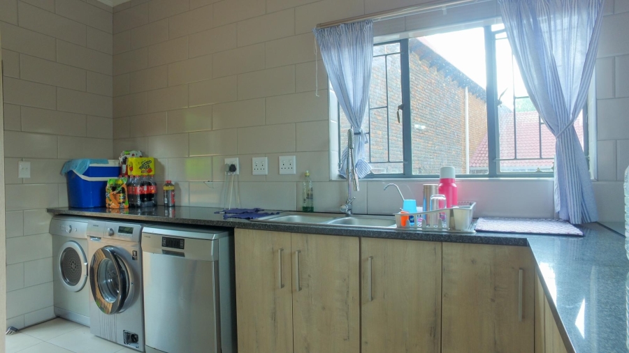 4 Bedroom Property for Sale in Safari Gardens North West